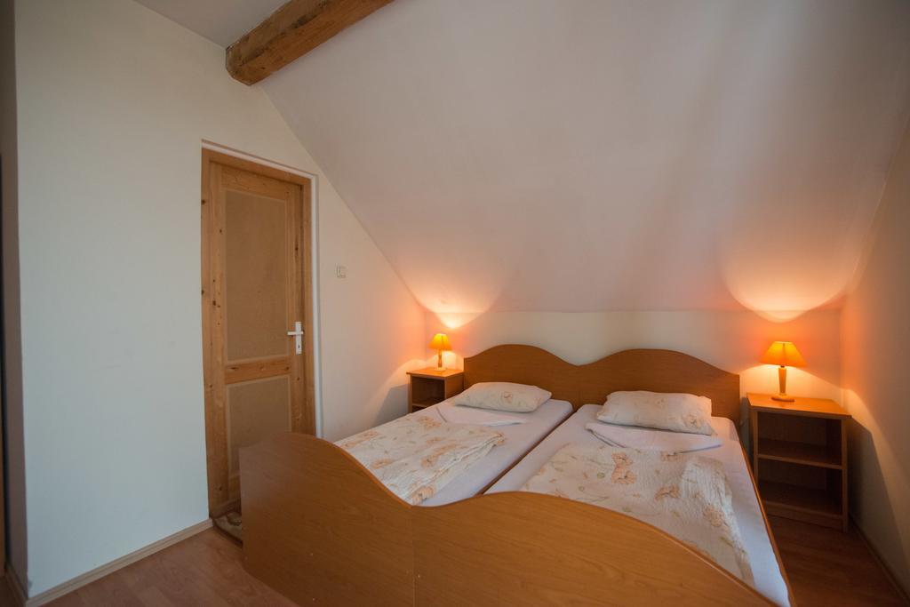 Beluci Panzio Hotell Odorheiu Secuiesc Exteriör bild