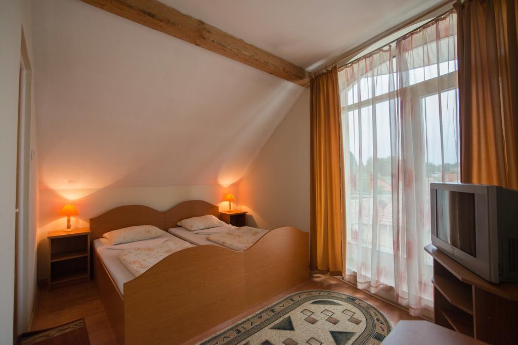 Beluci Panzio Hotell Odorheiu Secuiesc Exteriör bild